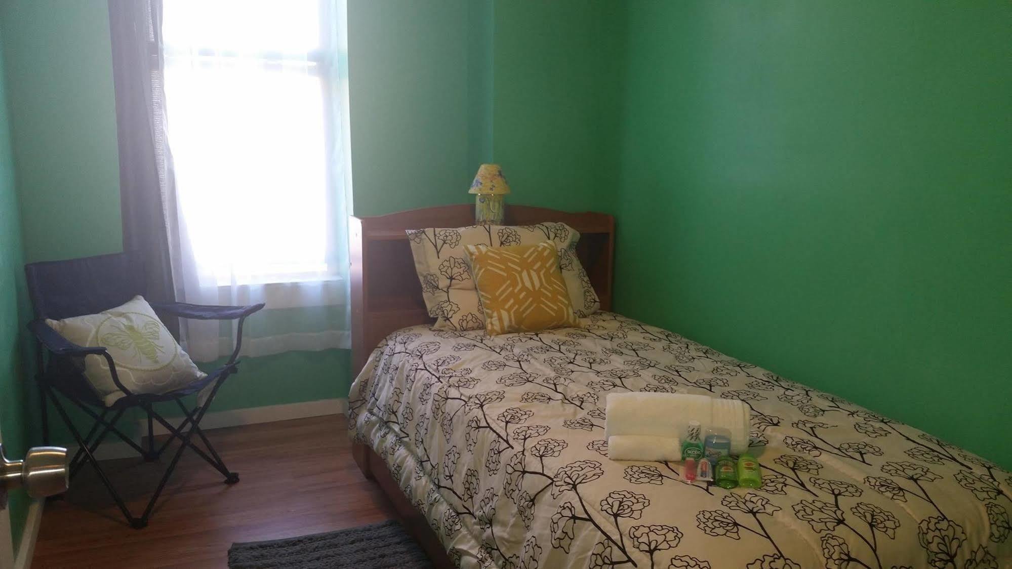 Oyo Bed And Breakfast New York Exteriör bild